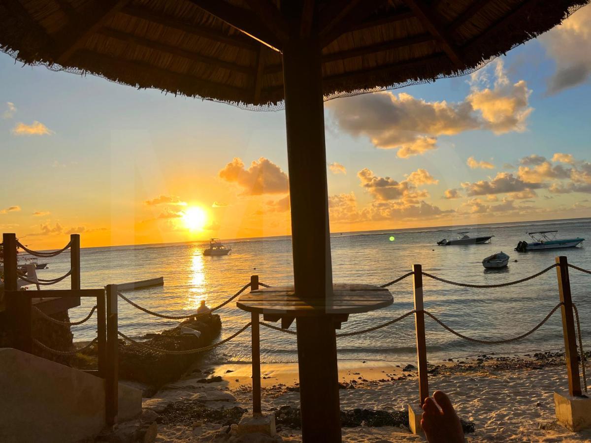 Caro'S Beachfront Trou aux Biches Exterior photo