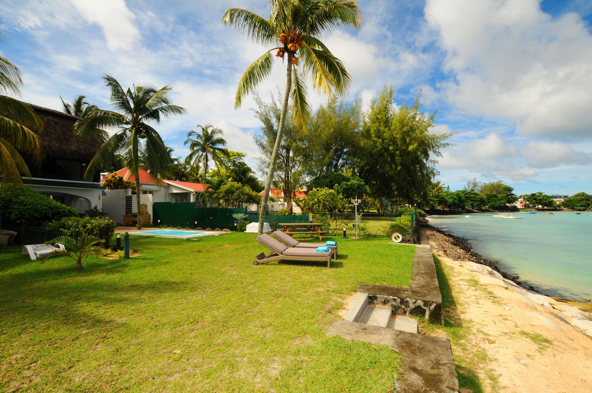 Caro'S Beachfront Trou aux Biches Exterior photo